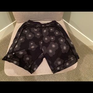 Lululemon Pace Breaker 9”liner